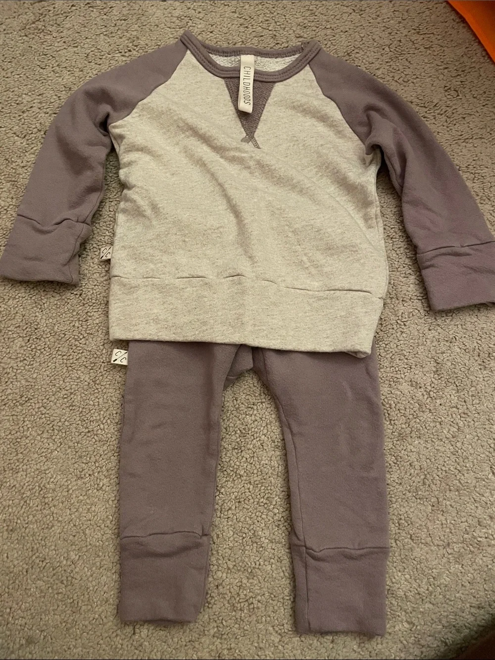 Childhood’s Clothing Two-Tone Gray & Lavender Kids Sweatsuit Set